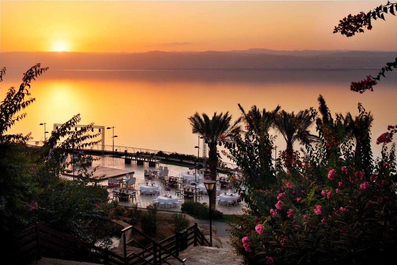 Dead Sea Marriott Resort&Spa Sweimeh Exteriör bild Sunset at the Dead Sea