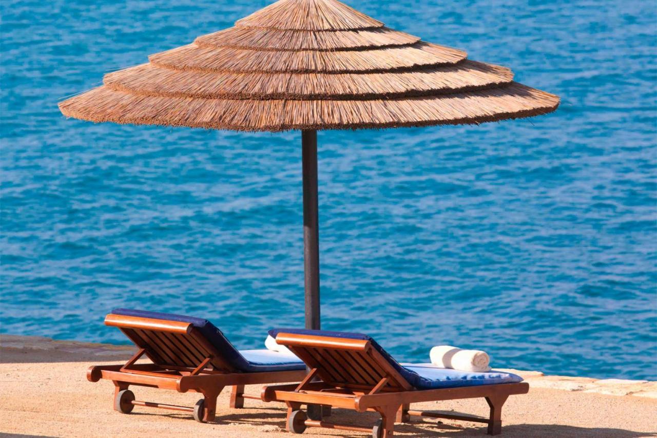 Dead Sea Marriott Resort&Spa Sweimeh Exteriör bild Beach chairs and umbrella