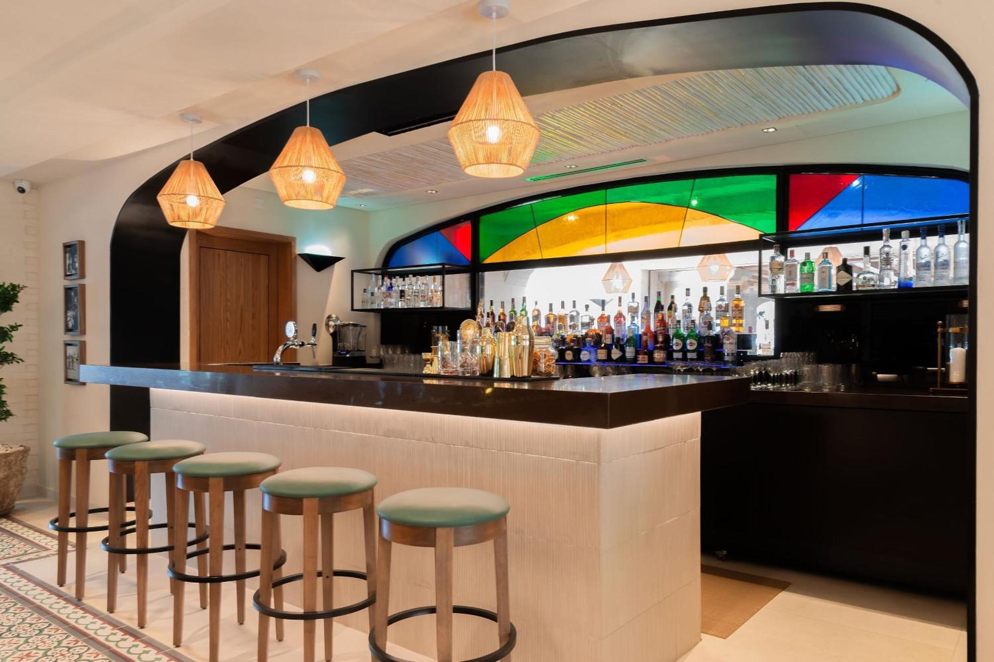 Dead Sea Marriott Resort&Spa Sweimeh Exteriör bild The bar at the hotel