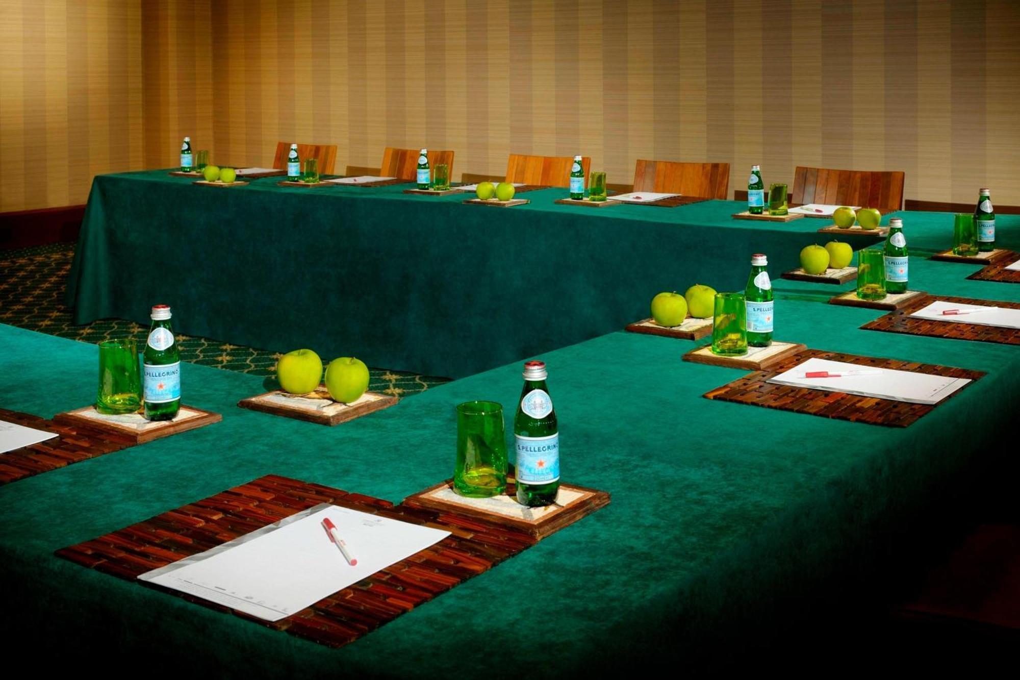Dead Sea Marriott Resort&Spa Sweimeh Business bild A meeting room at the Four Seasons Hotel, New York City